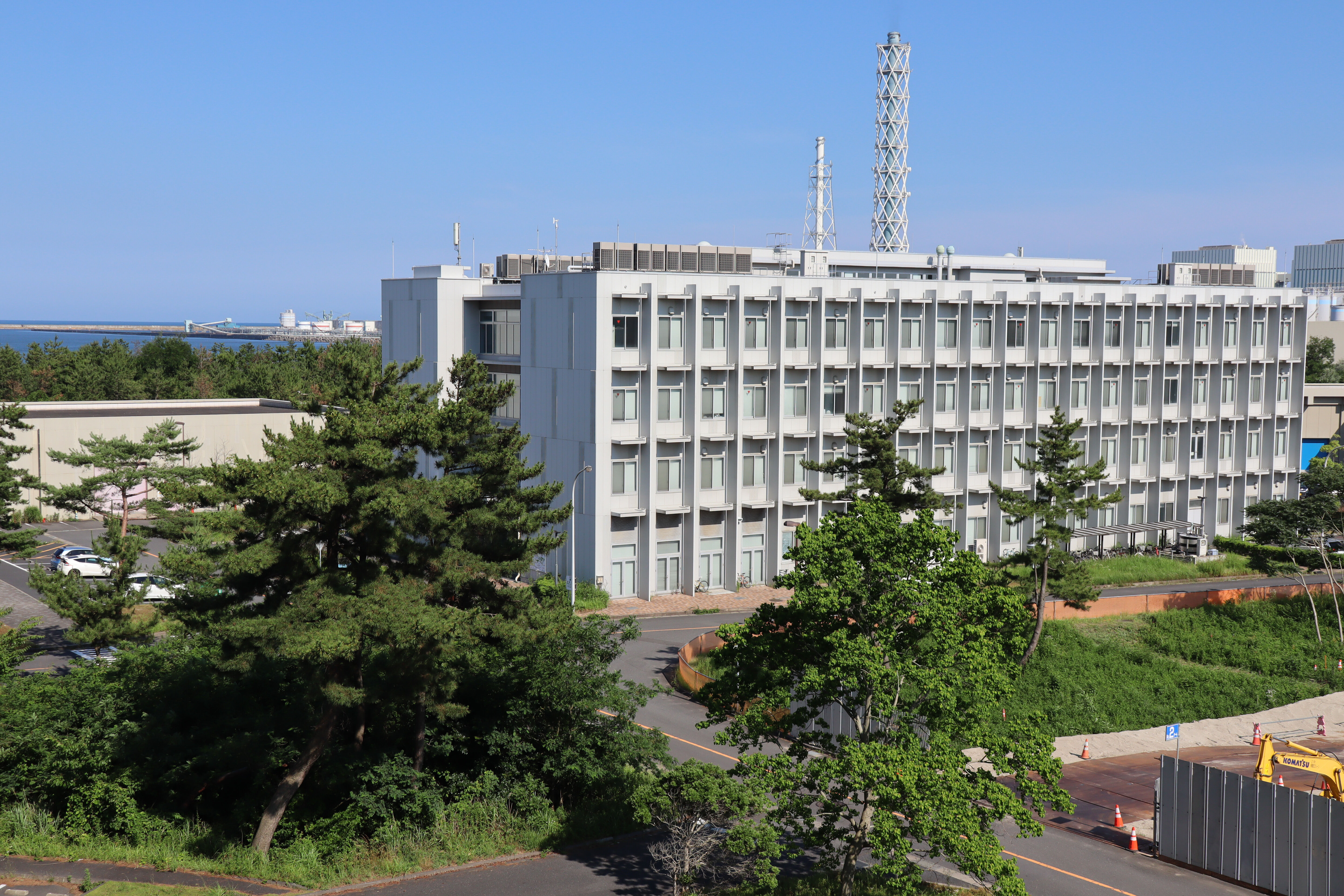 The J-PARC Research Building【4-041】