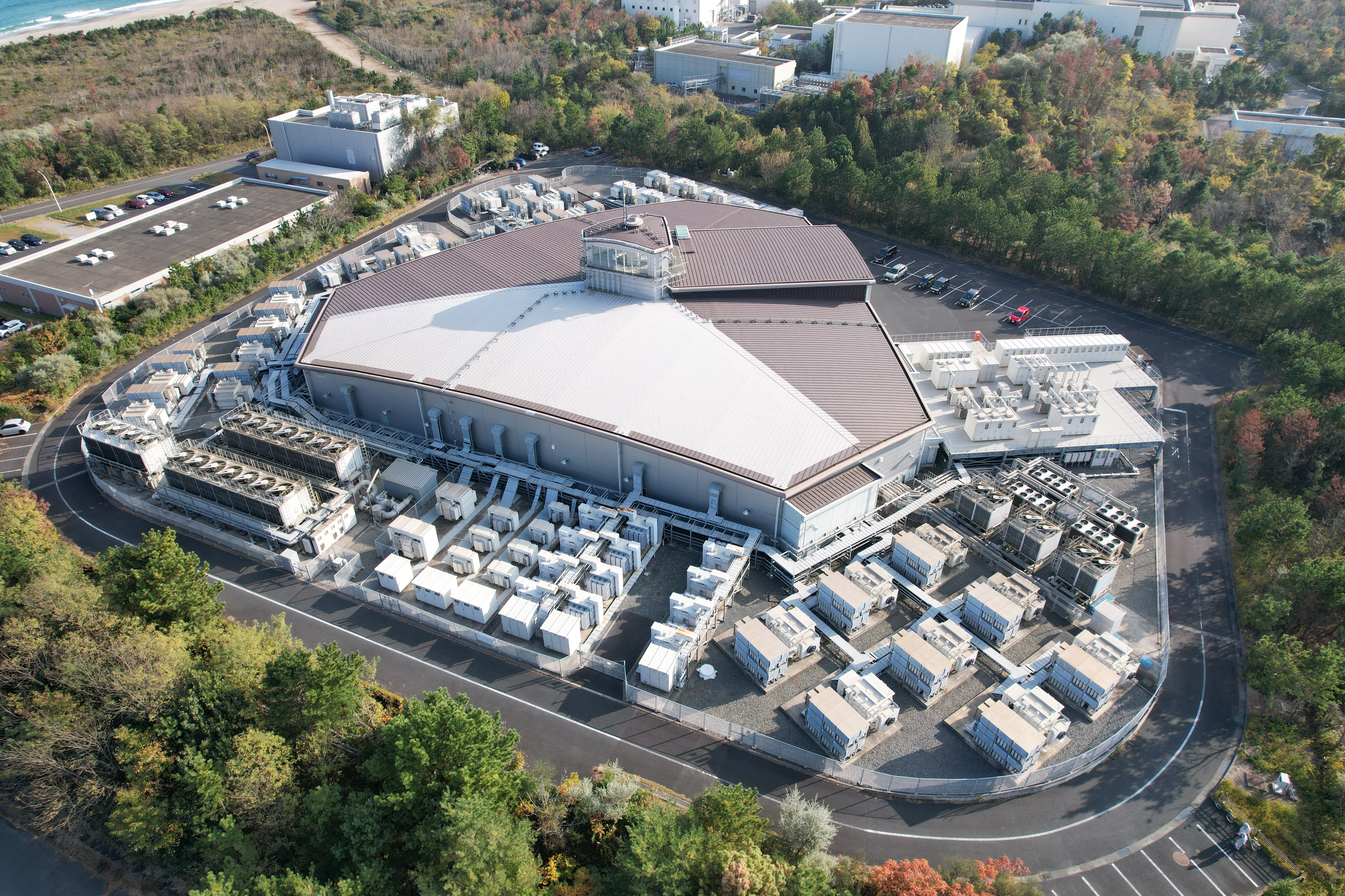 Aerial View of the 3GeV Synchroton (RCS) Building【4-045】