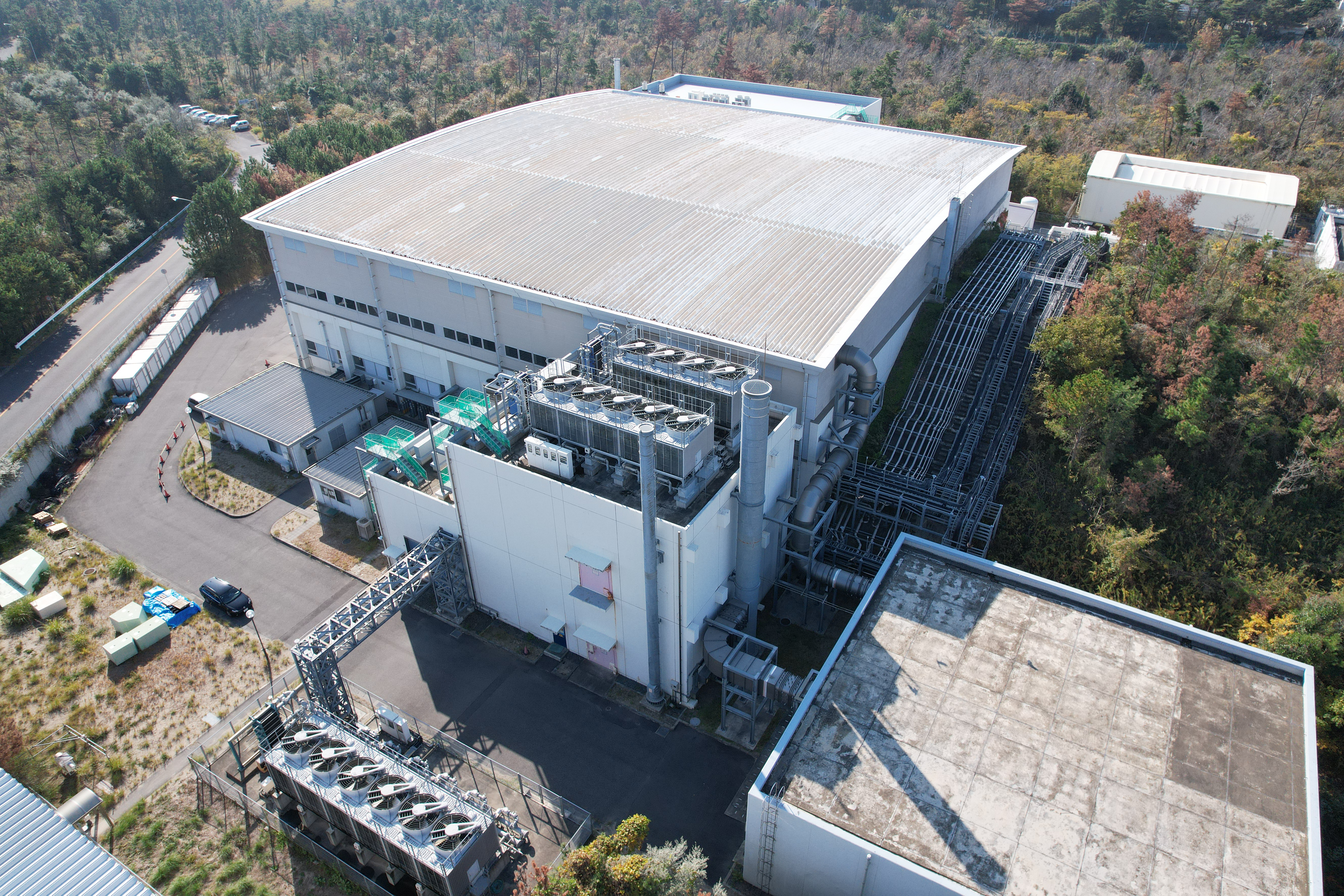 ハドロン実験ホールの航空写真【4-054】